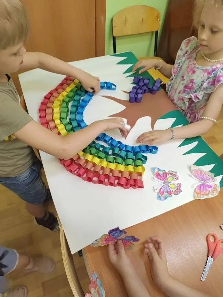 Коллективная аппликация «Разноцветно лето»